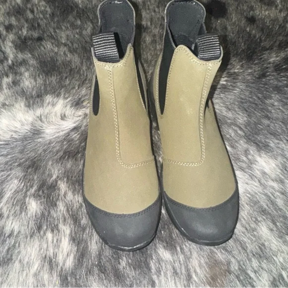 Woden Waterproof Track Boot Magda Rubber Olive Chelsea Size 7.5 Rain Bootie - Picture 3 of 8